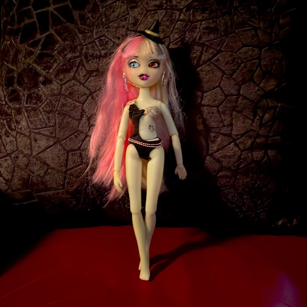 Bratzillaz 2012 Bratz Doll Cloetta Spelletta Midnight Beach Vintage